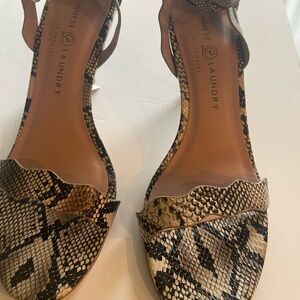 NIB Snake skin pattern heels